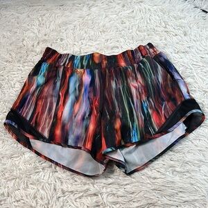 Lululemon Hotty Hot Short II *Long 4" Chroma Fusion Multi / Black